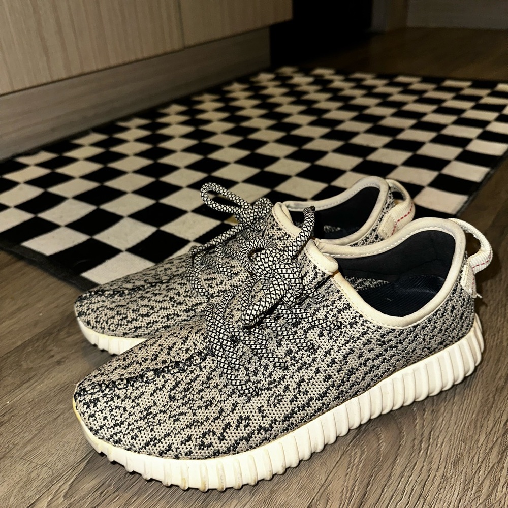 Women’s Yeezy Turtle Dove